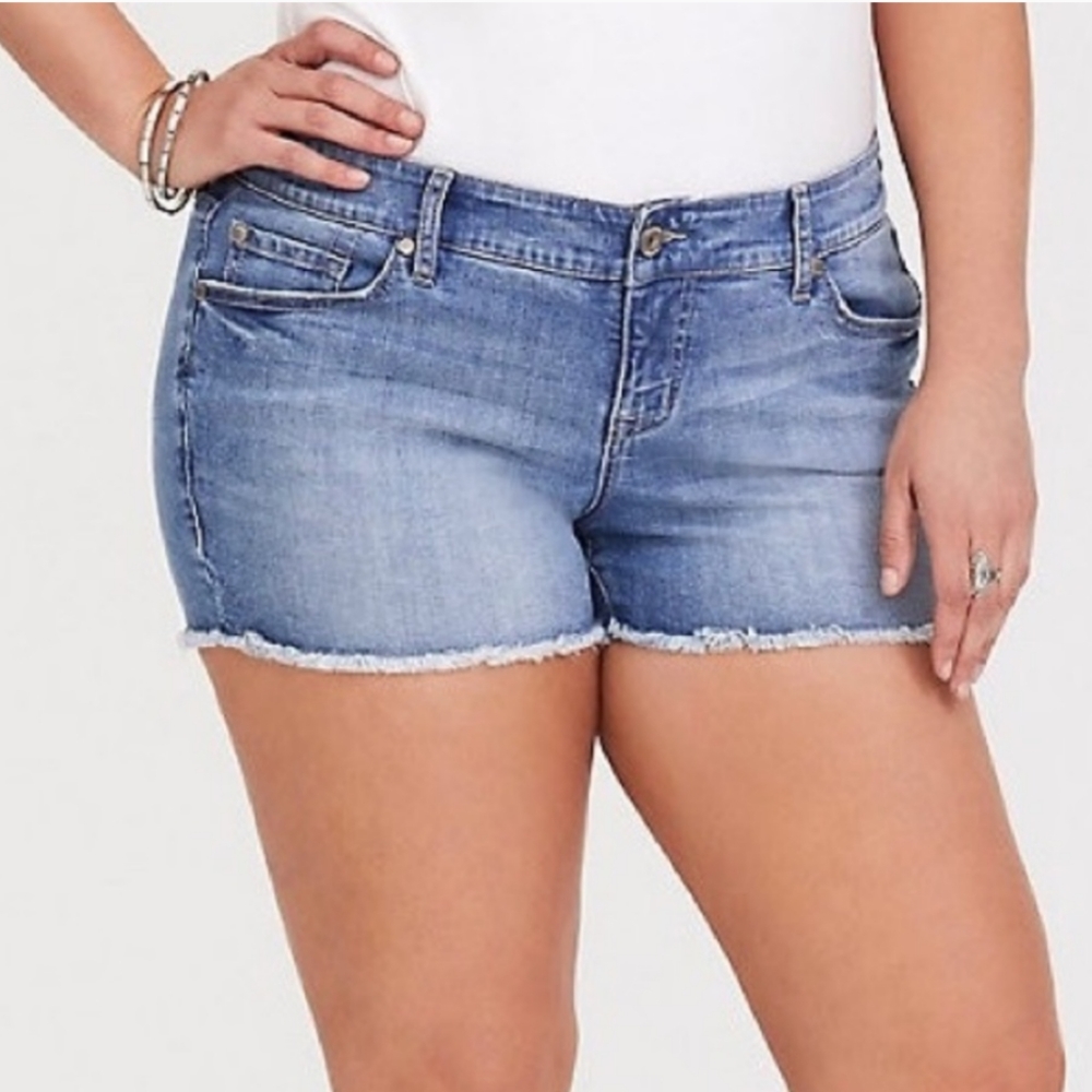 TORRID High Waist Light Wash Cutoff Jean Shorts Sz 18